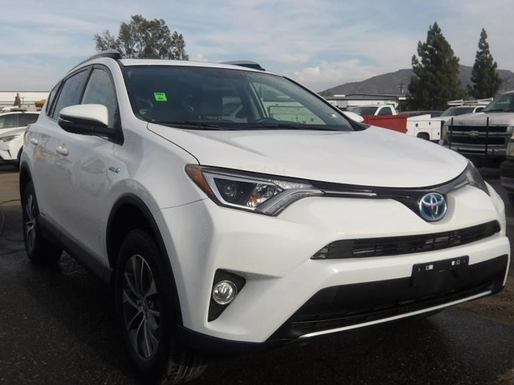 2016-toyota-rav4-image-2