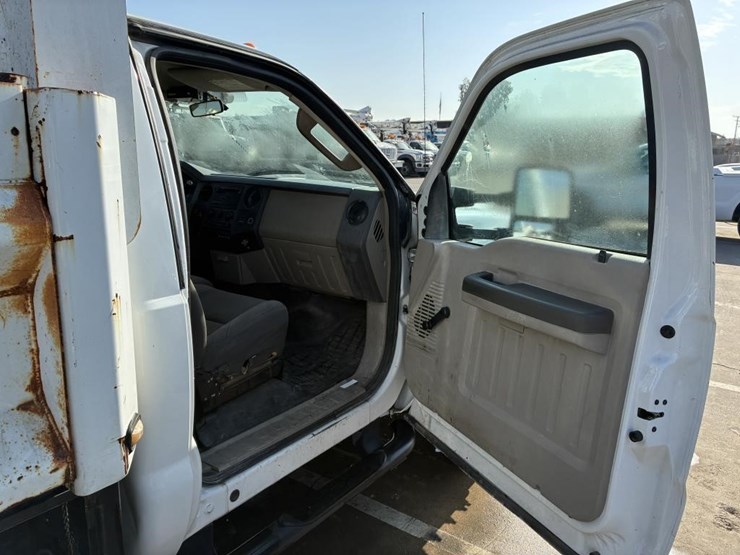 2009-ford-f550-image-14