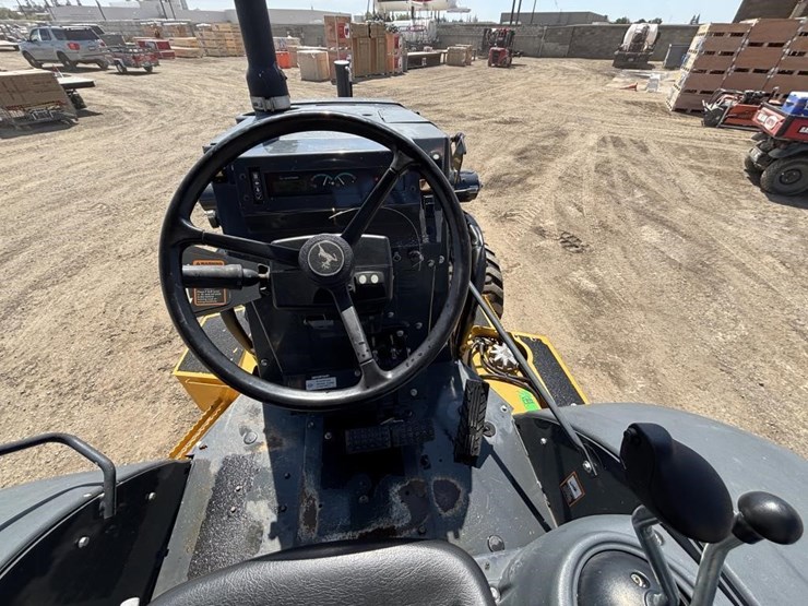 2020-deere-210l-image-39