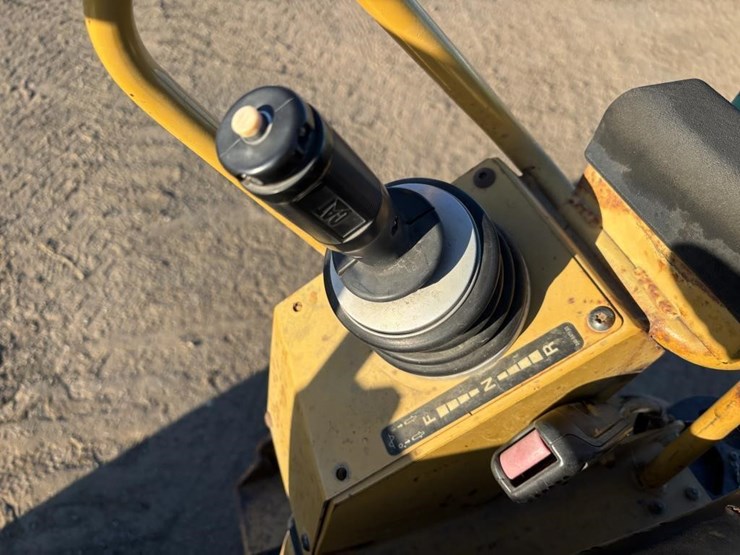 2006-caterpillar-cb-224e-image-23