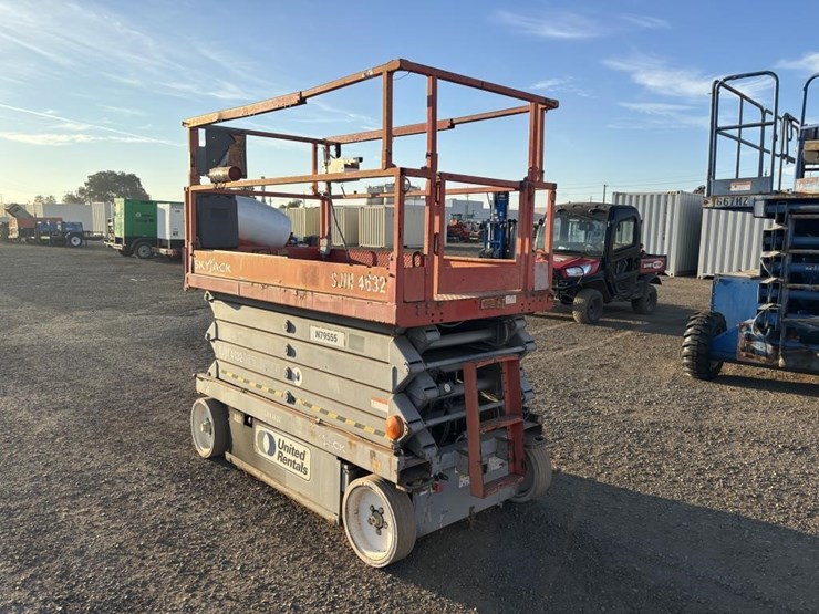 2013-skyjack-sj3-4632-scissor-lift-image-4