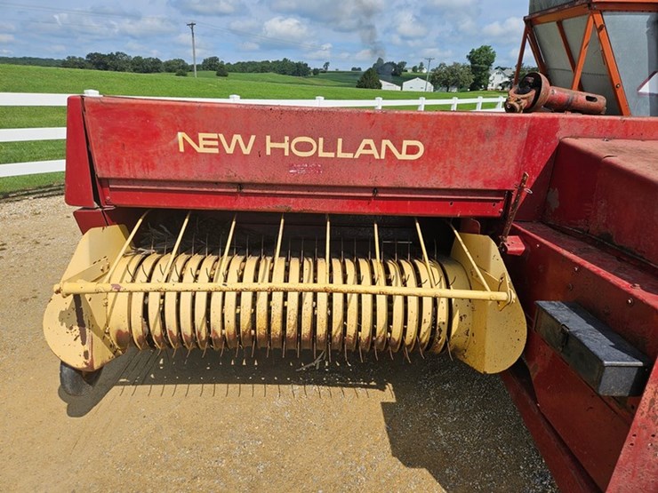 new-holland-320-image-12