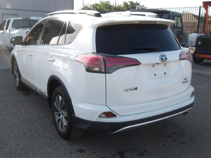 2016-toyota-rav4-image-5