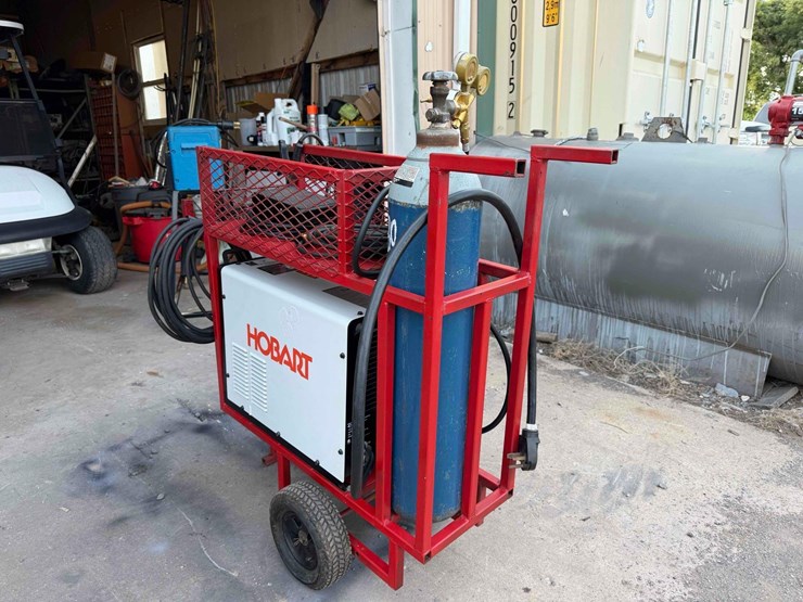 obart-tigmate-cc/ac/dc-welding-power-source-mounted-on-a-heavy-duty-portable-cart-image-2