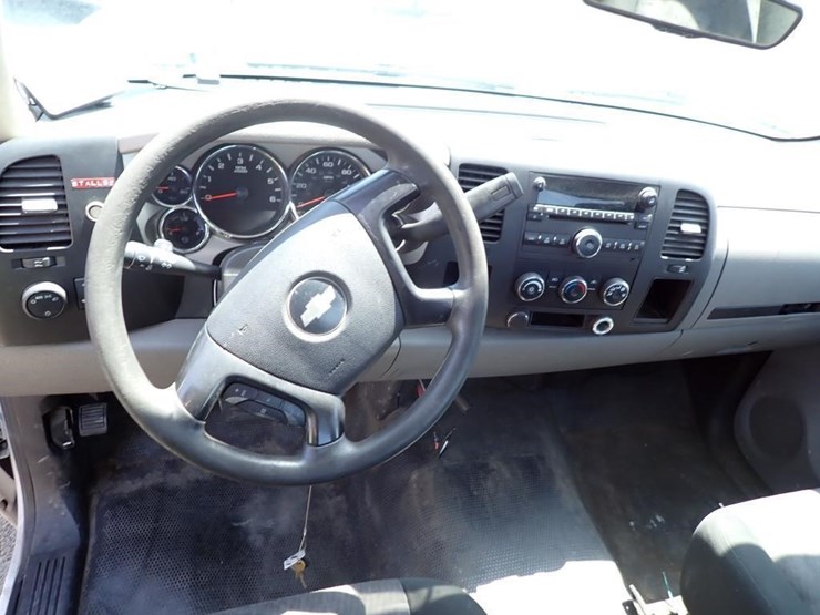 2009-chevrolet-silverado-2500-image-13