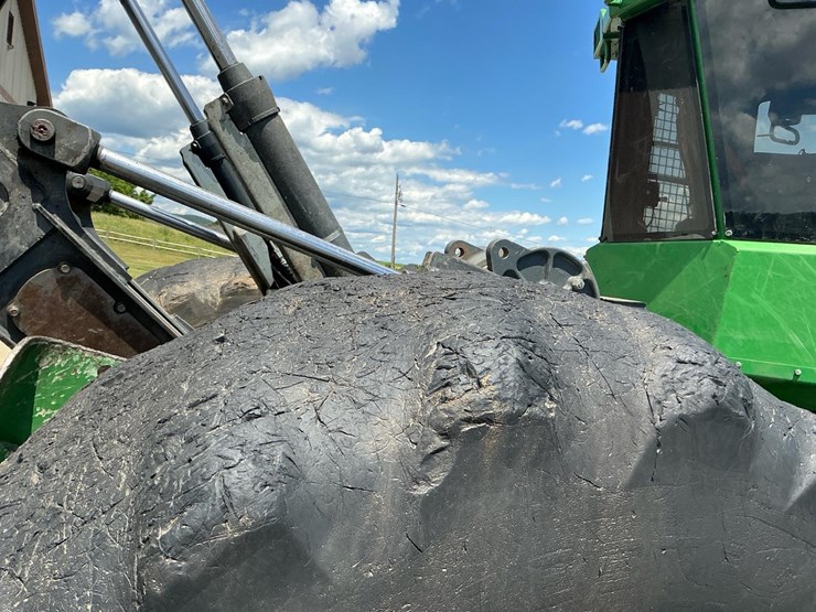 2019-deere-848l-image-65