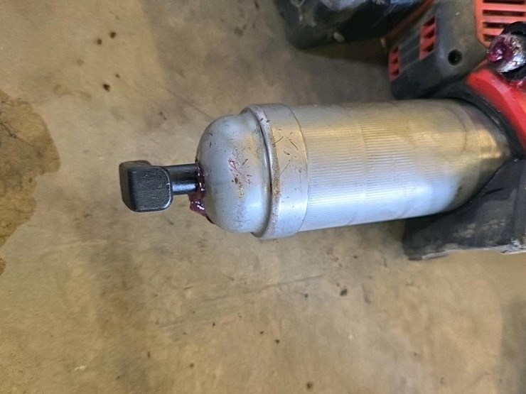 #114-•-milwaukee-grease-gun-image-8