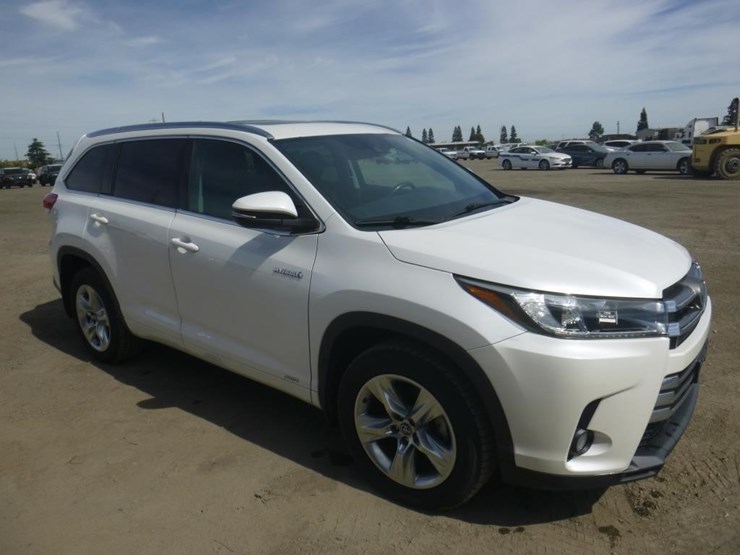2017-toyota-highlander-image-2