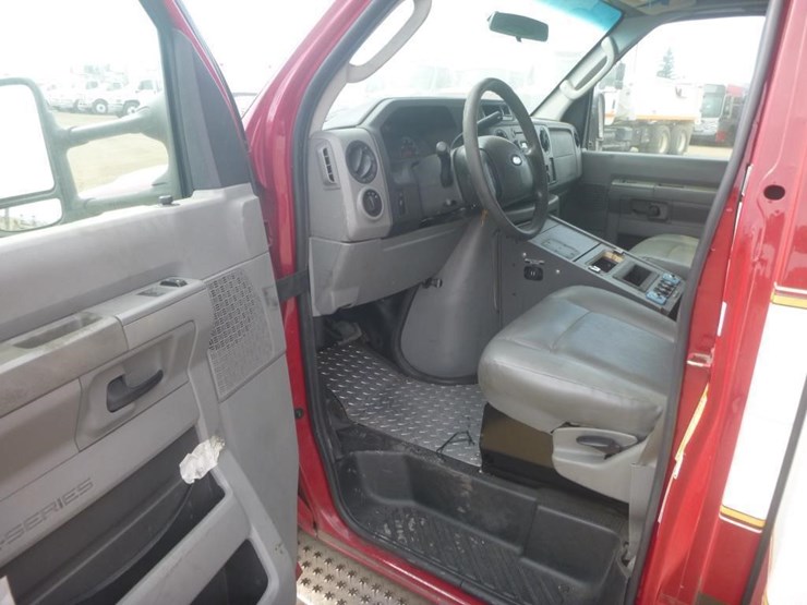 2017-ford-e350-image-9
