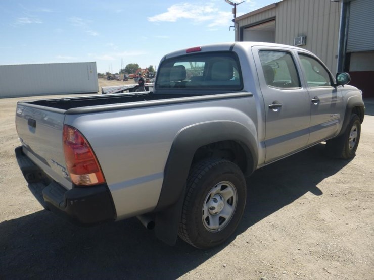 2015-toyota-tacoma-image-3