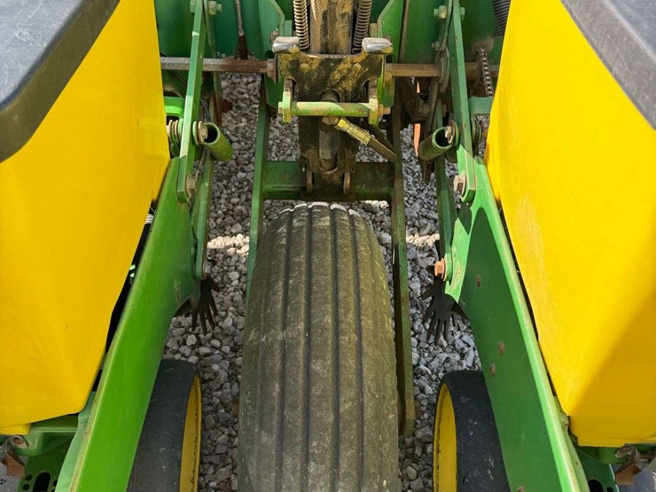 john-deere-7200-image-36
