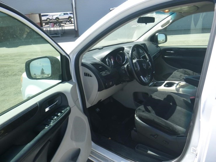 2015-dodge-grand-caravan-image-5
