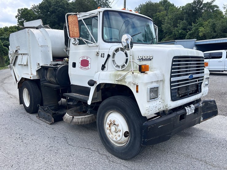 1995-ford-l7000-image-11