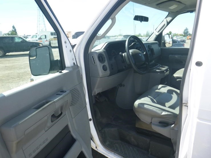 2012-ford-cargo-image-5