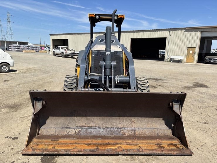 2020-deere-210l-image-6