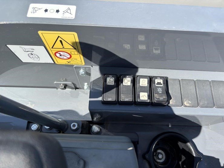 2022-takeuchi-tb235-2-image-36