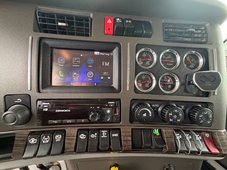 2016-kenworth-t880-image-22