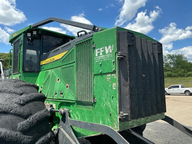 2019-deere-848l-image-28