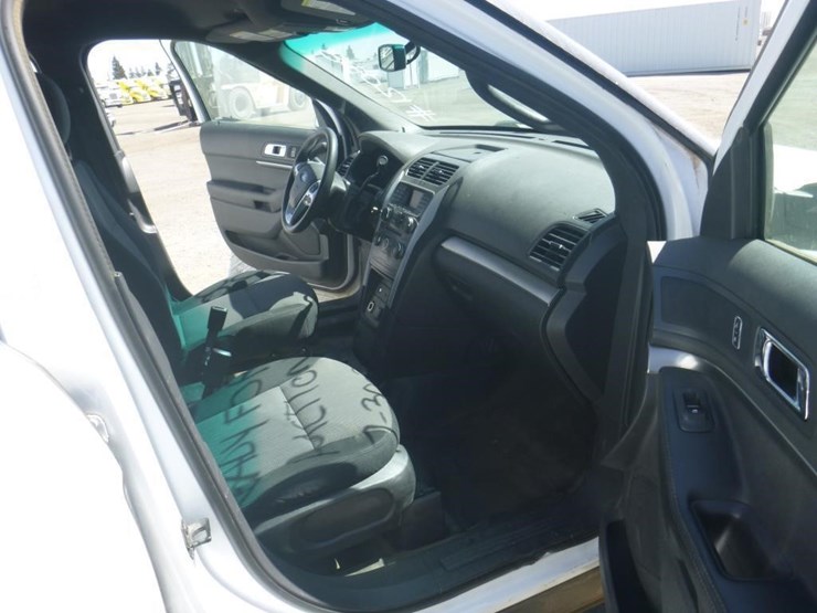 2015-ford-explorer-image-6