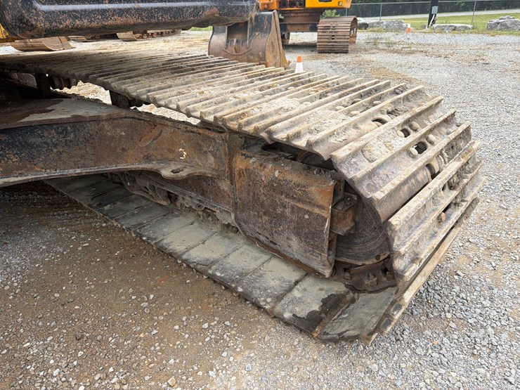 2017-caterpillar-323fl-image-9