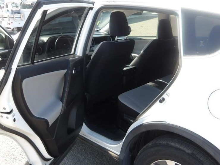 2018-toyota-rav4-image-15