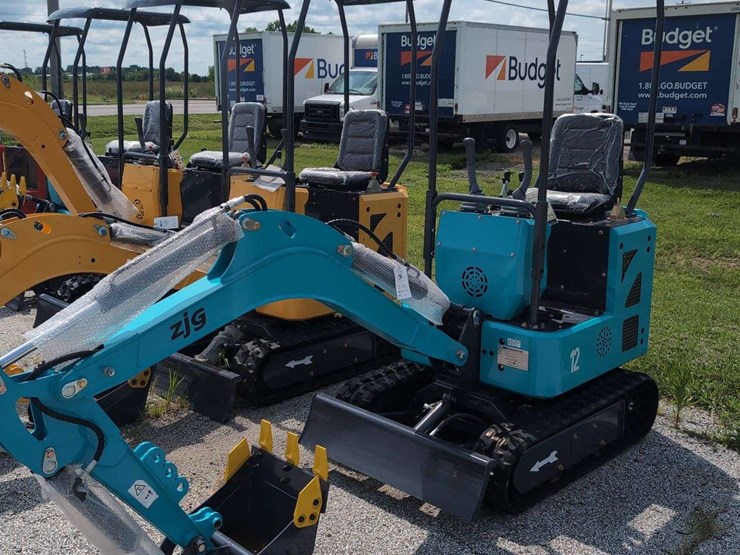 zjg-mini-excavator-zj-12-(blue)---battery-shut-off-switch-damaged-please-review-photos-image-1