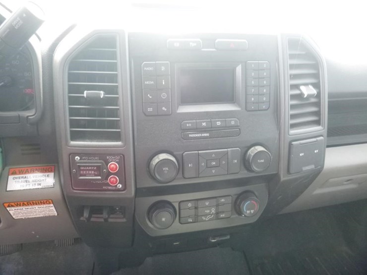 2022-ford-f550-image-22