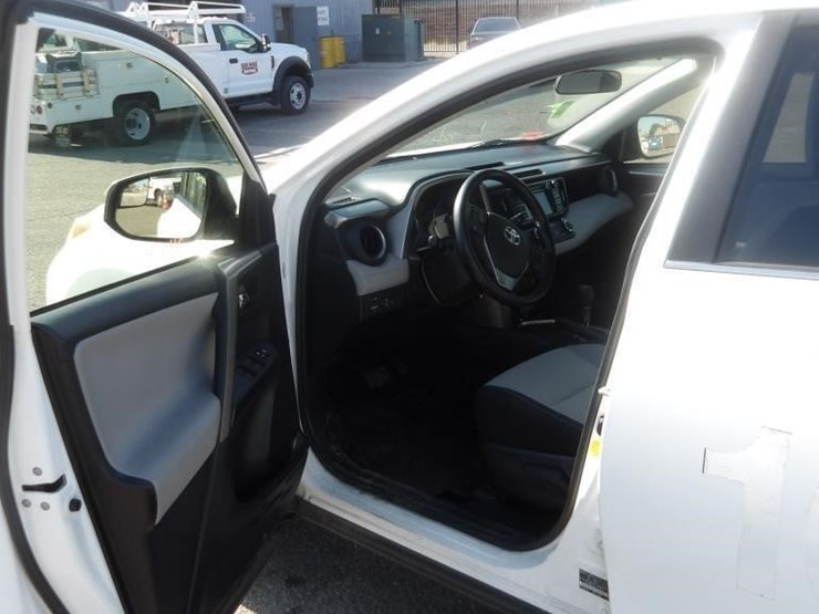 2018-toyota-rav4-image-16