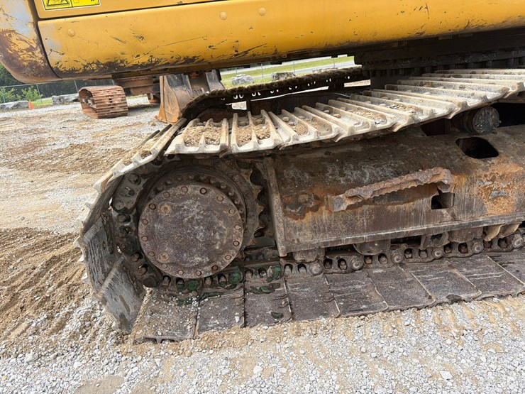 2017-caterpillar-323fl-image-13