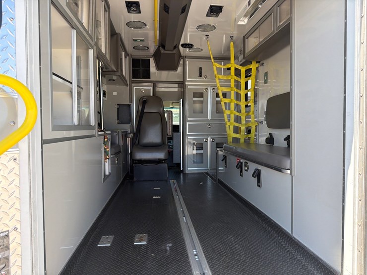 2013-chevrolet-express-3500-image-14