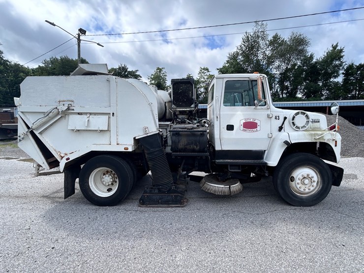 1995-ford-l7000-image-9