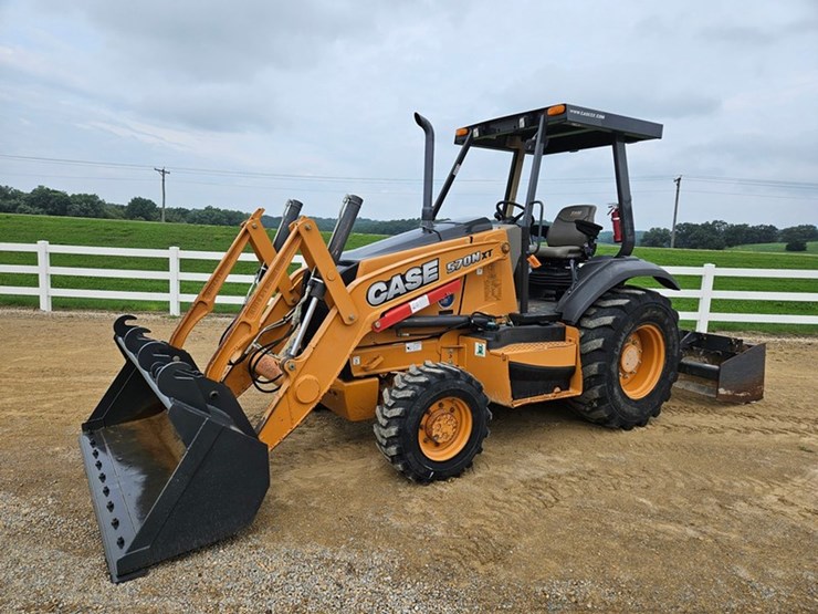 #27-•-case-570d-tractor/loader/scraper-image-1