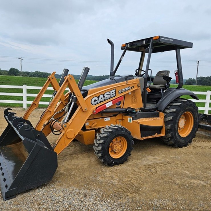 #27 • Case 570D Tractor/Loader/Scraper