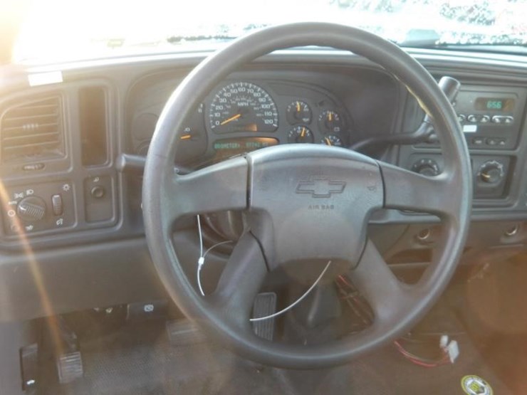 2005-chevrolet-silverado-2500-image-13
