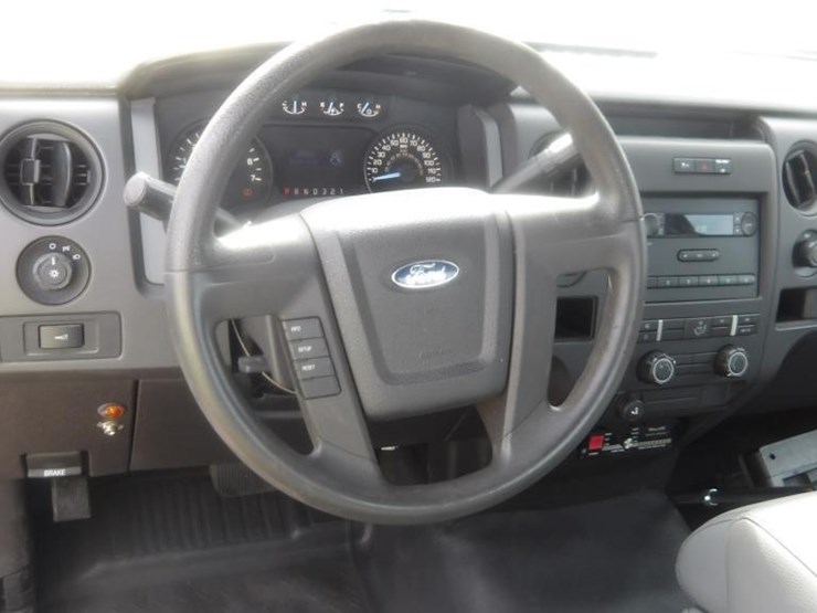 2011-ford-f150-xl-image-16