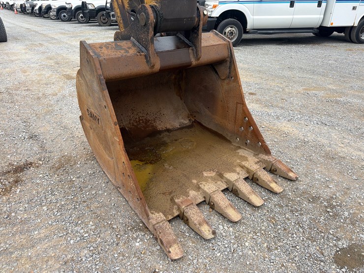 2017-caterpillar-323fl-image-15