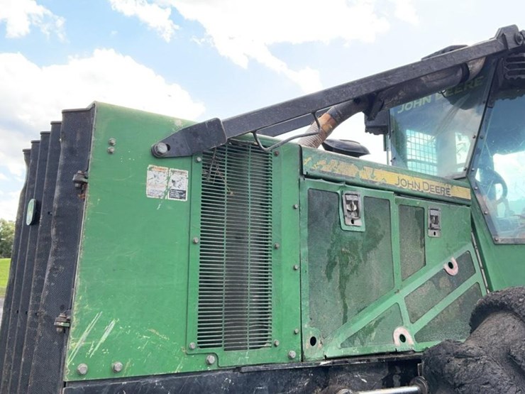 2012-deere-848h-image-23