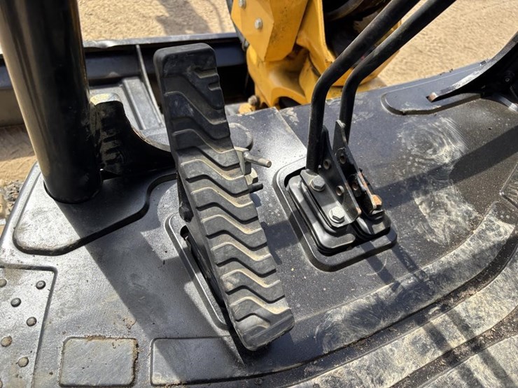 caterpillar-303.5-image-35
