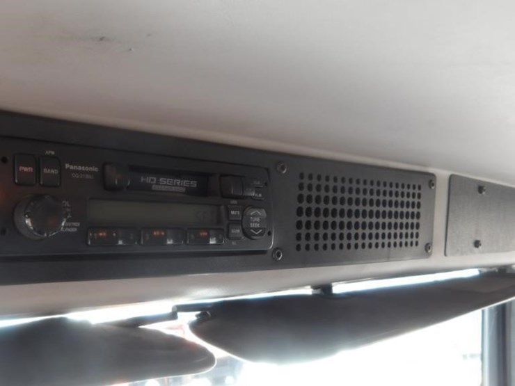 2002-freightliner-fl80-image-22