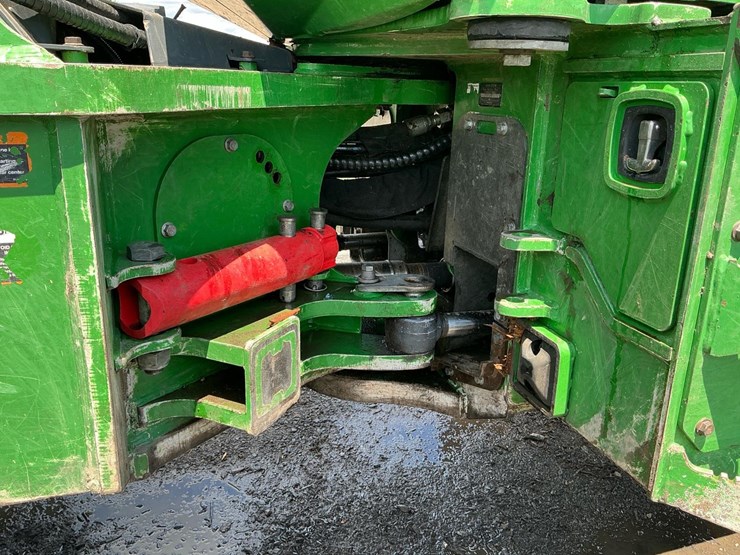 2019-deere-848l-image-40