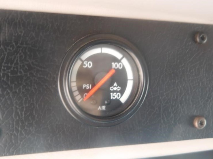 2002-freightliner-fl80-image-21