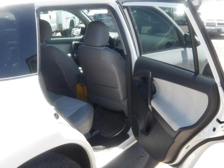 2012-toyota-rav4-image-13