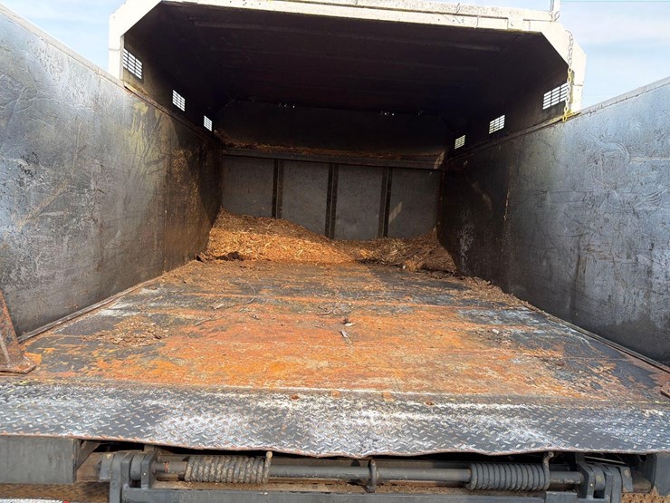 2013-international-4300m7-chipper-truck-image-13