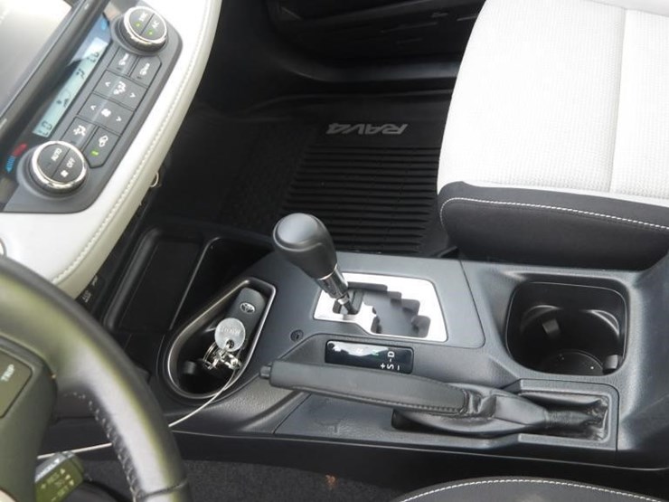 2016-toyota-rav4-image-19