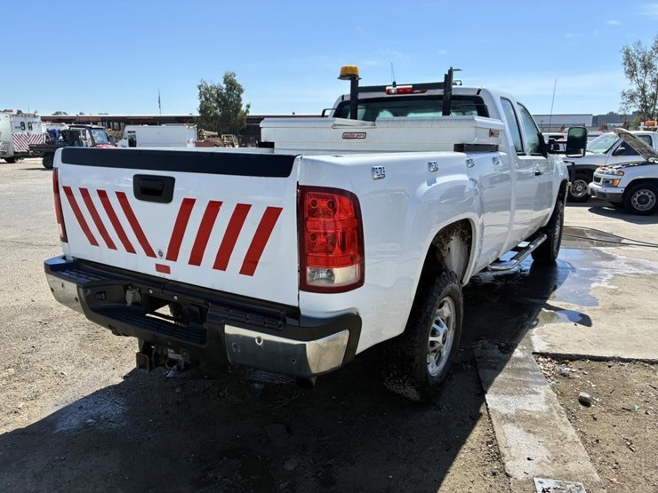 2012-gmc-sierra-2500hd-image-4