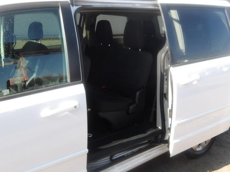2017-dodge-grand-caravan-image-15