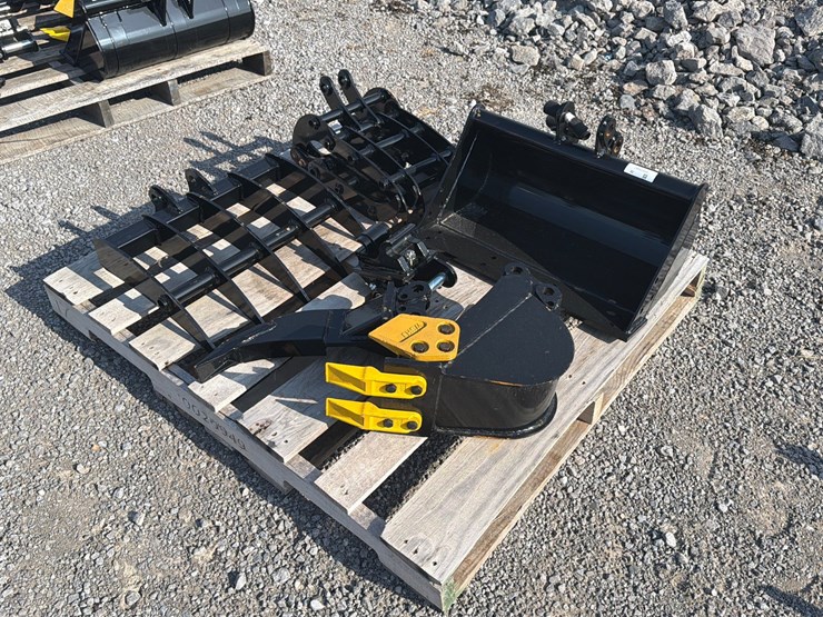#32-•-lot-of-misc-mini-excavator-attachments-image-3