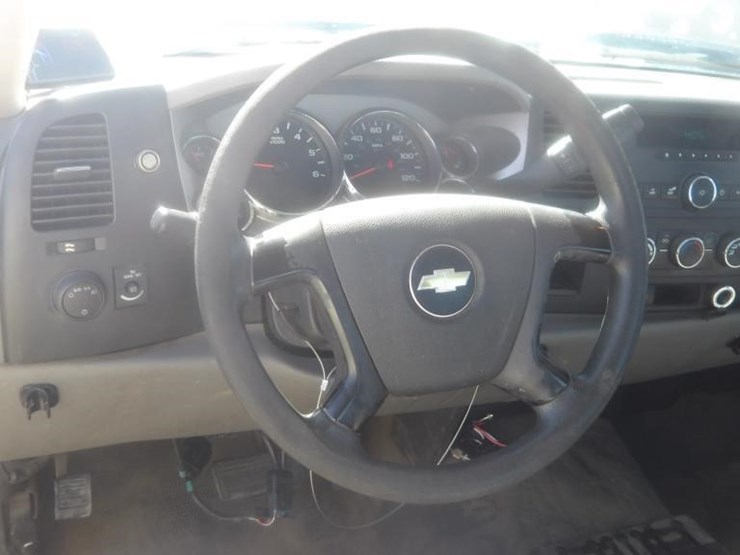 2011-chevrolet-silverado-2500-image-13
