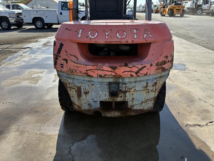 2002-toyota-7fdu45-image-11
