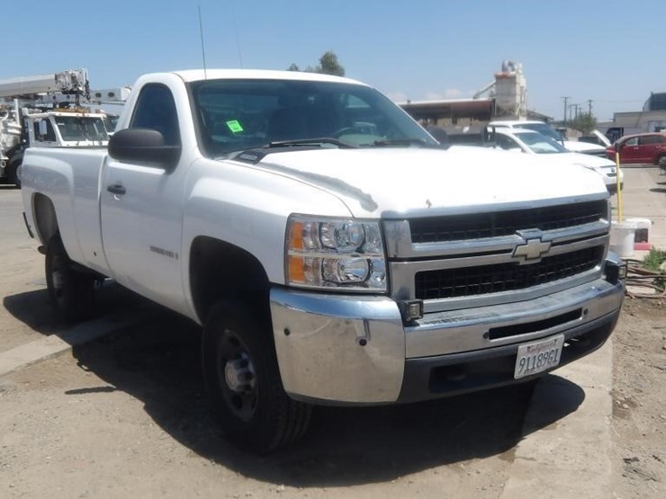 2008-chevrolet-silverado-2500-image-2